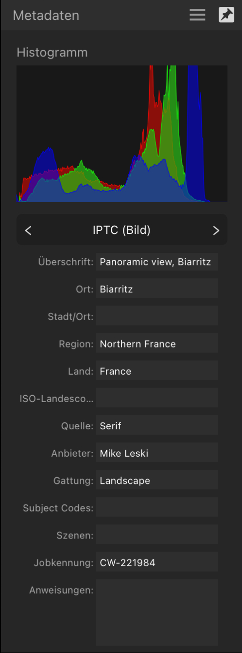 Das Panel für Metadaten mit IPTC-Feldern zu dem Bildinhalt, der Quelle und einem Urheberverweis.